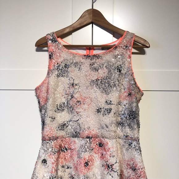 🌟Sold🌟Banana Republic sequins sleeveless top - Picture 1 of 3